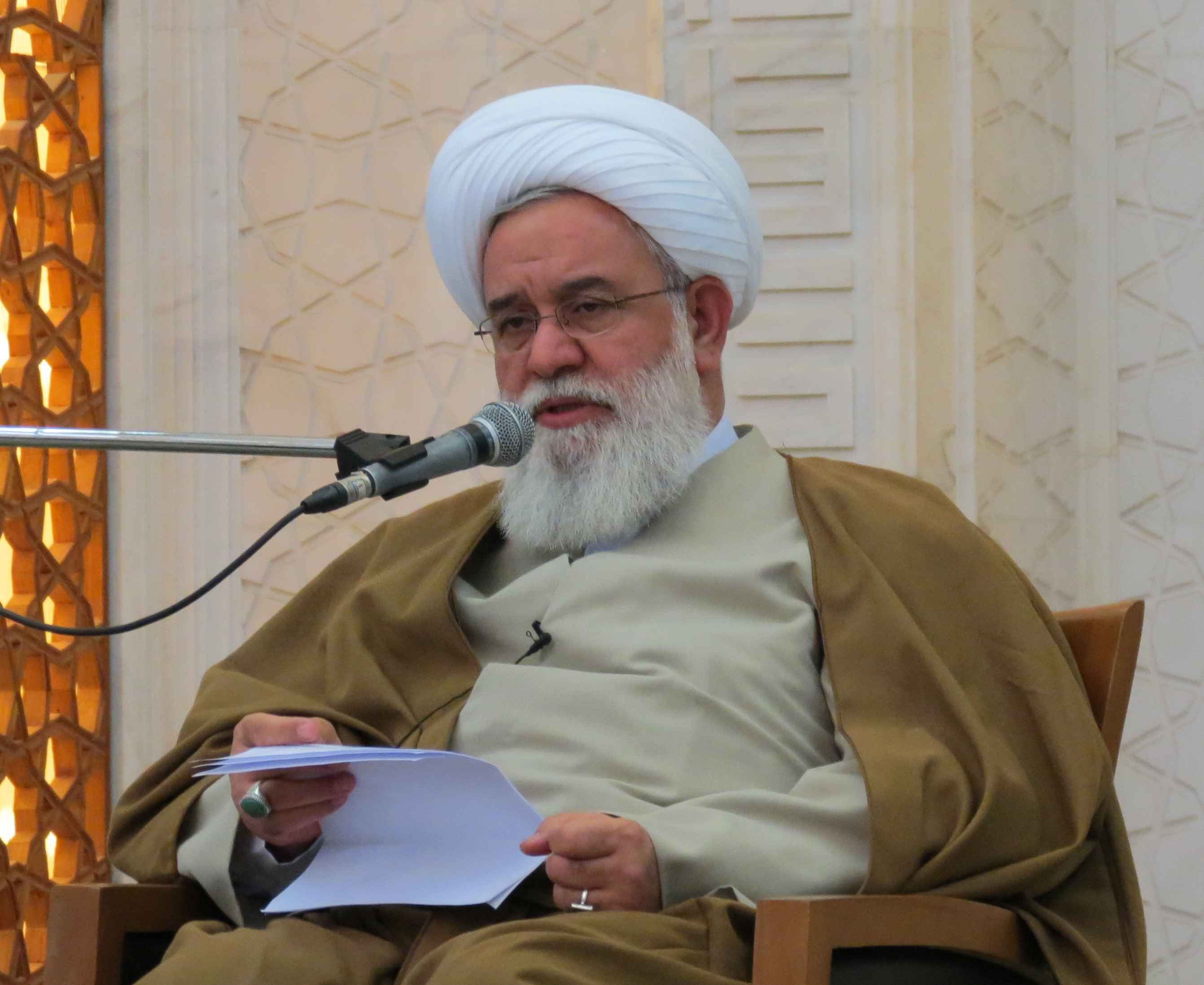 آیت‌الله رشاد: اساتيد با نظارت خود حلقه هاي مباحثه طلاب را رونق ببخشند.