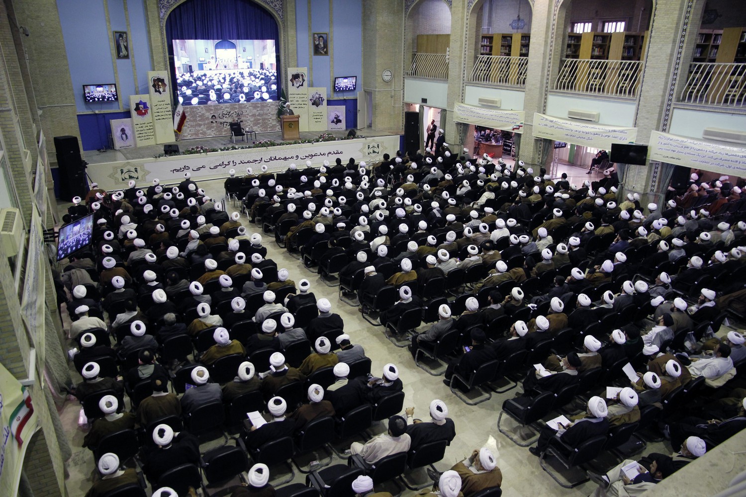 حضور مدیر حوزه علمیه استان تهران در همایش بزرگ ائمه جماعات مساجد استان تهران