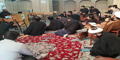 نسبت میان خودسازی و جامعه‌سازی می‌تواند چارچوبی برای تبین هویت طلبگی باشد
