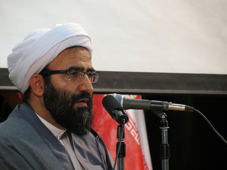 هدف دشمنان تضعیف جایگاه انسان است - مبلغین و طلاب از امام زمان(عج) غربت زدایی کنند