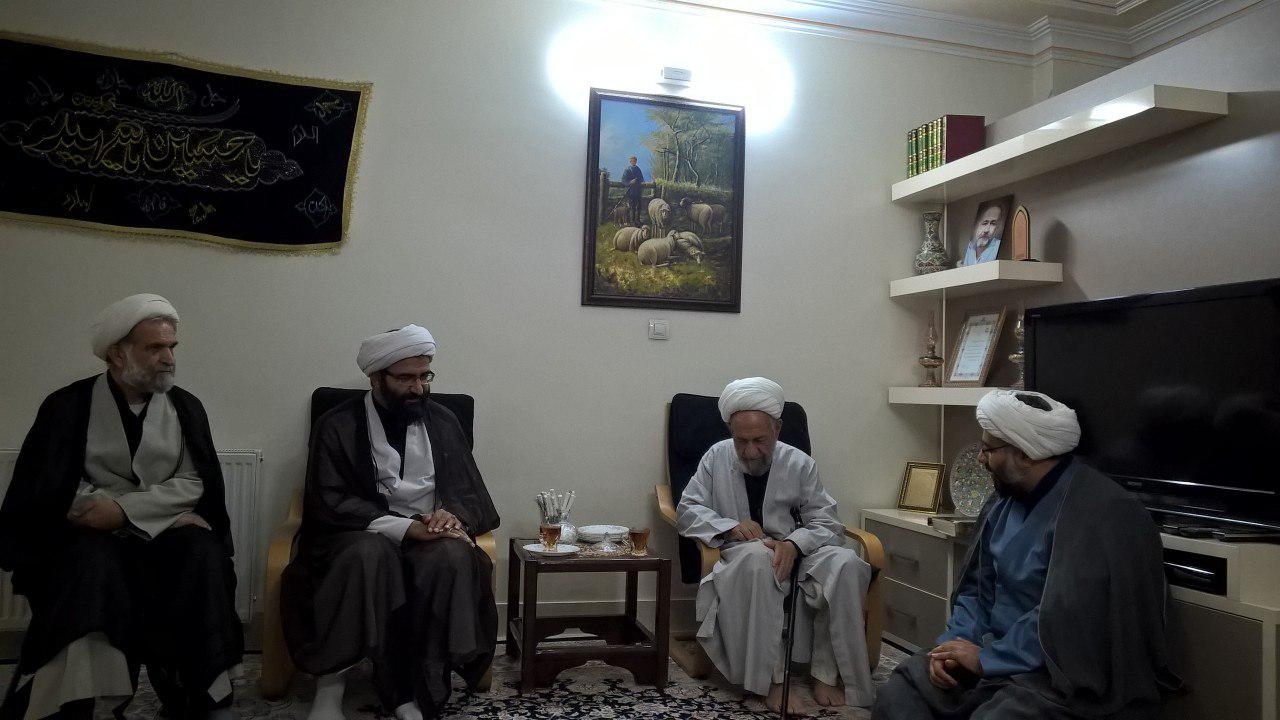 حضور مدیر حوزه علمیه تهران در منزل یکی از اساتید پیشکسوت حوزه