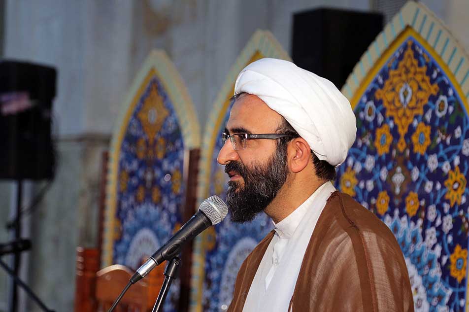 مبلغان انقلابی اجازه تحریف تاریخ را نمی دهند/ تا دیروز می گفتند با کدخدا کنار بیاییم امروز می گویند شر یک مزاحم کم شد!