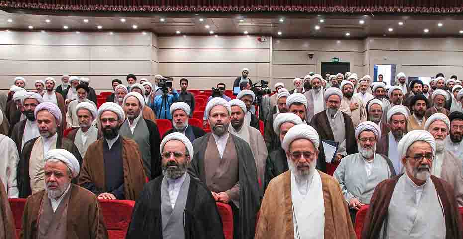 بر پیوند عمیق سپاه ، بسیج و علما اصرار داریم