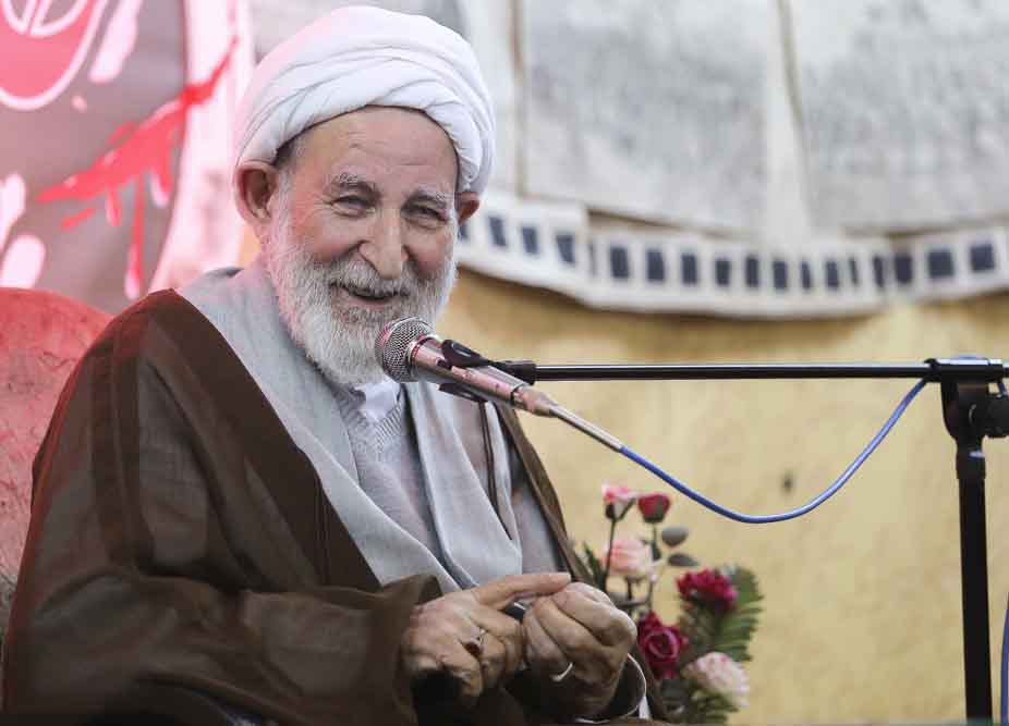 کار طلبه و روحانی انقلابی فقط درس و بحث نیست/ اساتید موقعیت کشور را برای طلاب بیان کنند