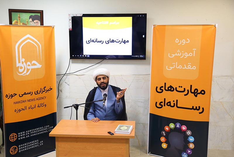 طلاب الگویی امت ساز و تمدن ساز ارائه دهند/روحانیت برای تقویت فطرت خداجویی مردم تلاش می کنند
