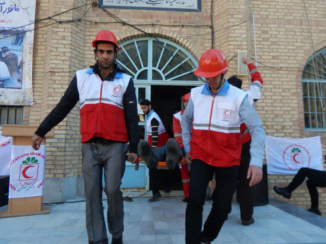 به همت معاونت امور طلاب حوزه علمیه تهران: طلاب رباط کریم «مانور زلزله» را اجرا کردند+ عکس