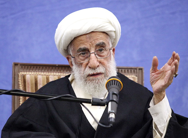 آیت‌الله جنتی در حرم پیر جماران: معجزه امام این بود که اسلام را دوباره عزیز کرد/ دنیا طلبی بر خیلی از مسئولان غلبه کرده است