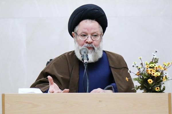 حجت الاسلام و المسلمین حسینی قزوینی در تهران: اکثر رساله های دکتری در عربستان برای هجوم به شیعه تدوین می شود/ فعالیت ۳۰۰ شبکه ماهواره ای در خاورمیانه علیه شیعه