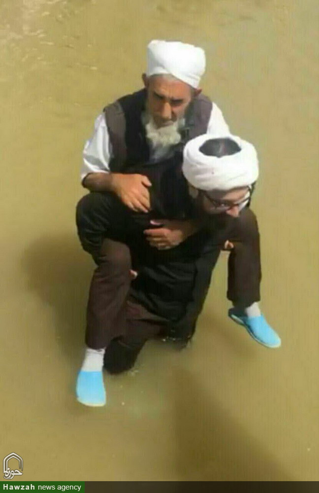 کمک‌رسانی یک روحانی شیعه به روحانی اهل سنت در سیل گمیشان