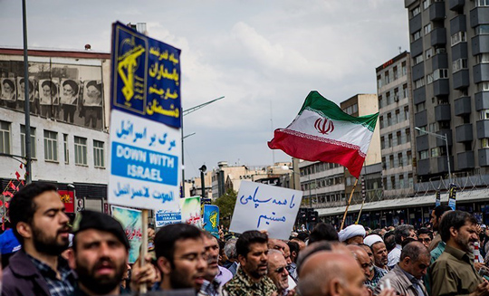 به منظور حمایت از سپاه پاسداران انقلاب اسلامی؛ نمازگزاران تهرانی در راهپیمایی باشکوهی حضور پیدا کردند
