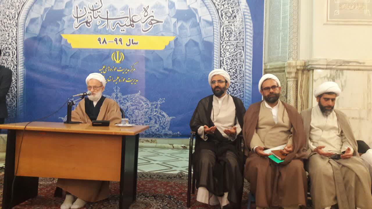 آیت الله امامی کاشانی در جمع داوطلبان ورود به حوزه: طلاب سکانداران هدایت مردم اند