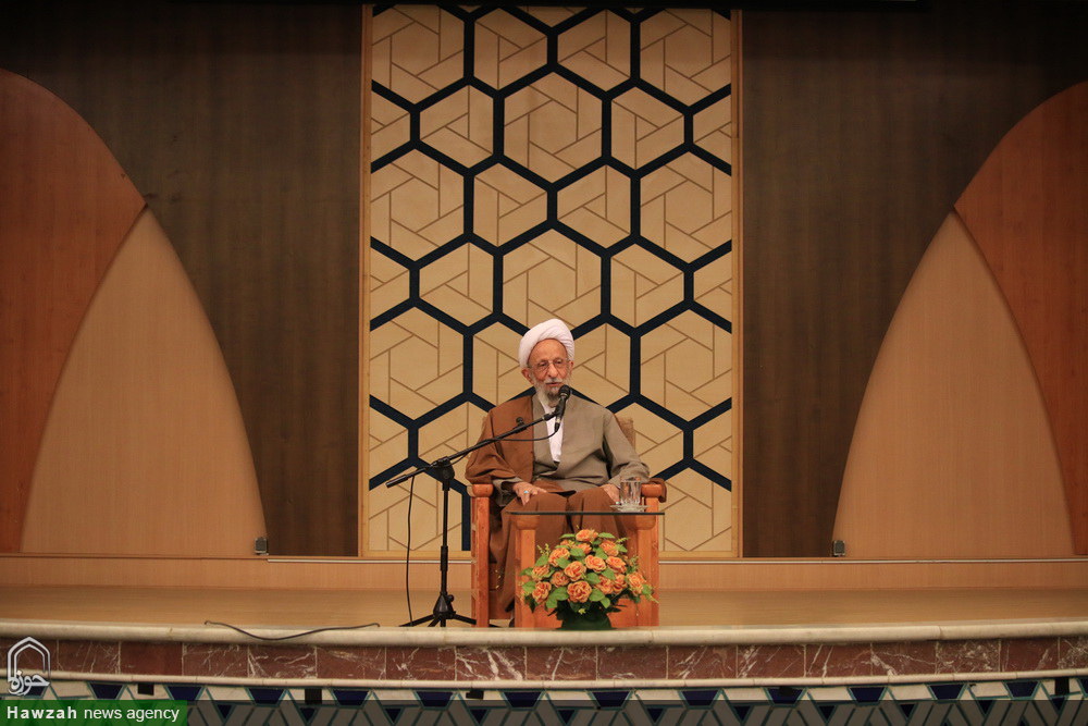 آیت الله مصباح یزدی در عمامه گذاری طلاب تهران: شناخت امام زمان(عج) شرط انتظار حقیقی است