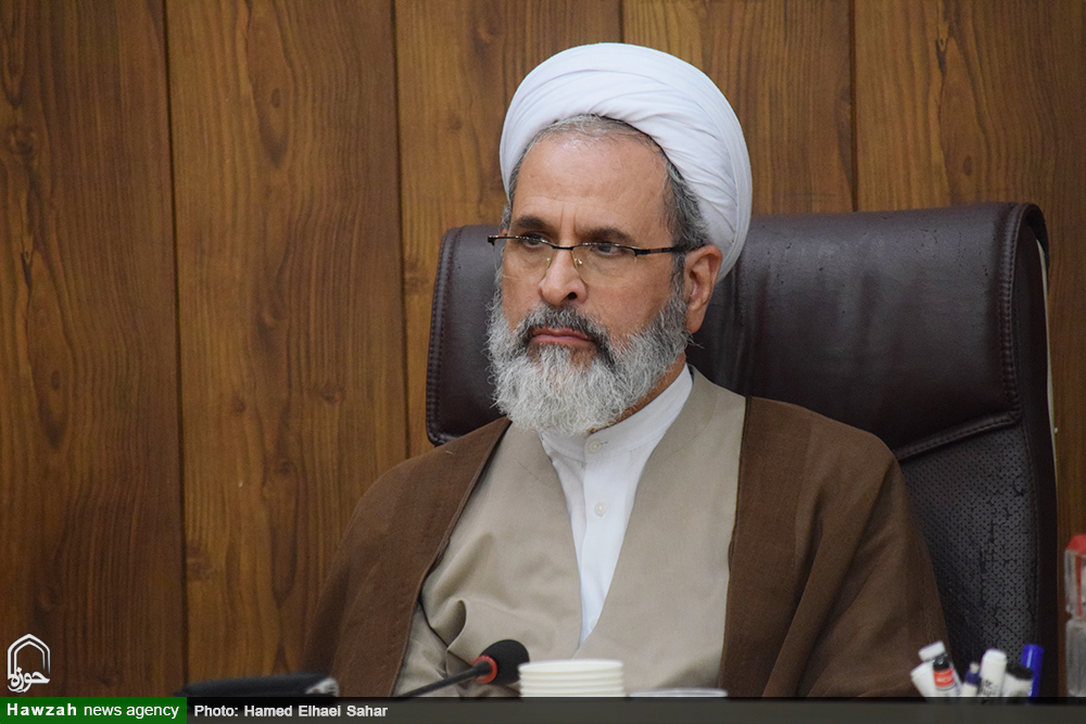 آیت الله اعرافی: روحانیون همچنان در کنار مردم سیل زده بمانند