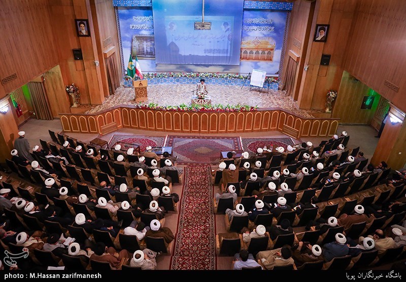 اجلاسیه سالانه اساتید حوزه های علمیه استان تهران با حضور آیت الله حسینی بوشهری عصر روز چهارشنبه ۱۱ اردیبهشت در تالار شیخ صدوق حرم عبدالعظیم حسنی برگزار شد.