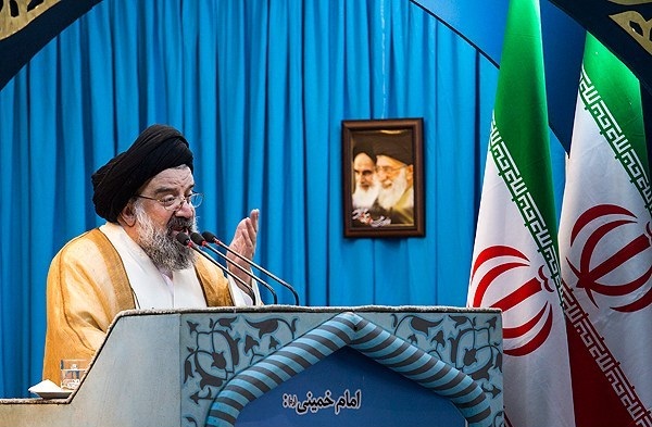 آیت الله خاتمی در نماز جمعه تهران: مواضع رهبر انقلاب در دیدار نخست وزیر ژاپن زیربنای قرآنی دارد/ فضای مجازی کانون بدزبانی و هتاکی است