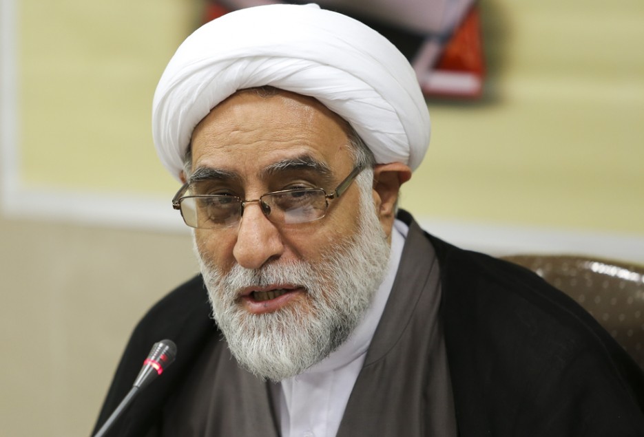 معاون تهذیب حوزه های علمیه کشور: اساتید مربی باشند نه مدرس