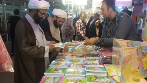 بازدید مدیر حوزه علمیه تهران از نمایشگاه «ایران نوشت» + عکس