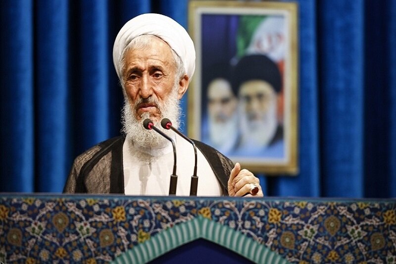 صدیقی در نماز جمعه تهران: رئیس قوه قضاییه با شمشیر حق در حال مبارزه با قاچاق و فساد است