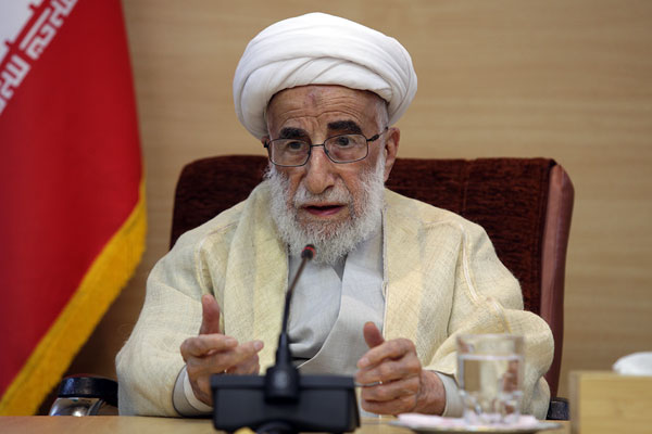 آیت الله جنتی: دشمنان شادی نکنند/ به زودی هر دو عزیز را کنار هم خواهیم دید