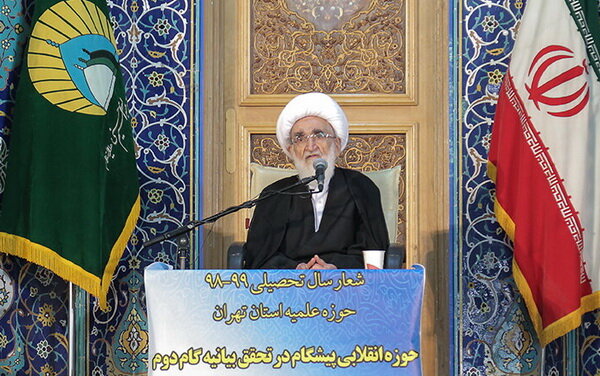 آیت الله العظمی نوری همدانی در تهران: اگر کسی بخواهد با آمریکا مذاکره کند یا خائن است یا جاهل/ ویژگی های طلبه موفق