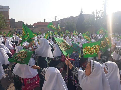 به همت مبلغین مدارس امین تهران: آئین بازگشایی مدارس و گرامیداشت هفته دفاع مقدس برگزار شد