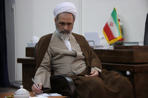 آیت الله اعرافی در پیامی به مناسبت اربعین: اربعین در طرازی تمدنی جلوه‌گر شده است/ از همه بویژه طلاب جوان در این حماسه بزرگ تقدیر می‌نمایم