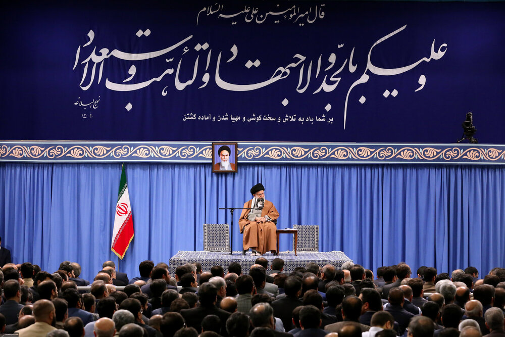 رهبر معظم انقلاب: در عرصه‌های سیاسی، امنیتی، نظامی دشمن را عقب زدیم