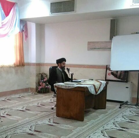 استاد حوزه علمیه تهران تبیین کرد: پنج راهکار اساسی برای کسب اخلاق حسنه