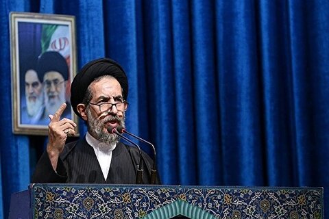 حجت الاسلام و المسلمین ابوترابی‌فرد در نماز جمعه تهران: مسئولان بدانند، سیاست افزایش قیمت گره گشا نیست/ بر بازار نظارت کنید
