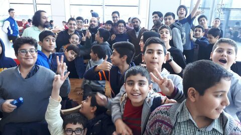 به همت مبلغان طرح امین؛ فیلم سینمایی «پرواز ممنوع» برای دانش آموزان تهرانی اکران شد+ عکس