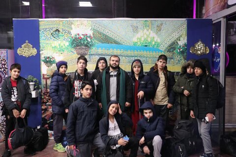 به همت مبلغان مدارس امین تهران؛ دانش آموزان منطقه یک تهران به مشهد اعزام شدند+ عکس