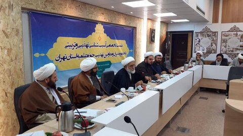 مدیر حوزه علمیه تهران: پرچم بصیرت در حوزه های علمیه برافراشته باشد/ همه اسلام در مقابل همه شرک و کفر قرار دارد