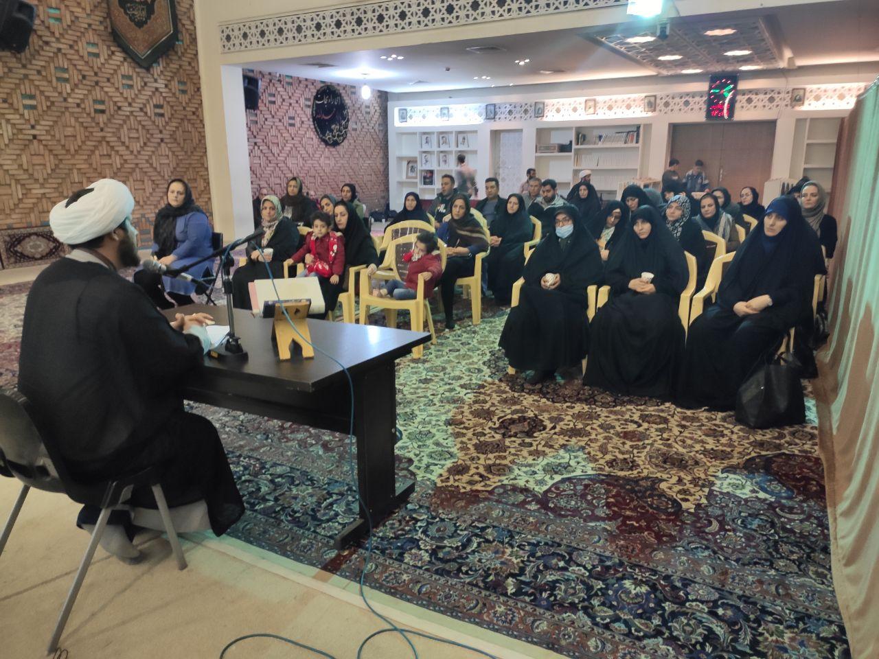 به همت مبلغان منطقه ۱۲ تهران: هم اندیشی والدین با مبلغان طرح امین حوزه تهران+ عکس