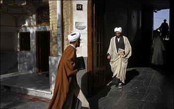  صدور کارت شناسایی حوزویان آغاز شد.
