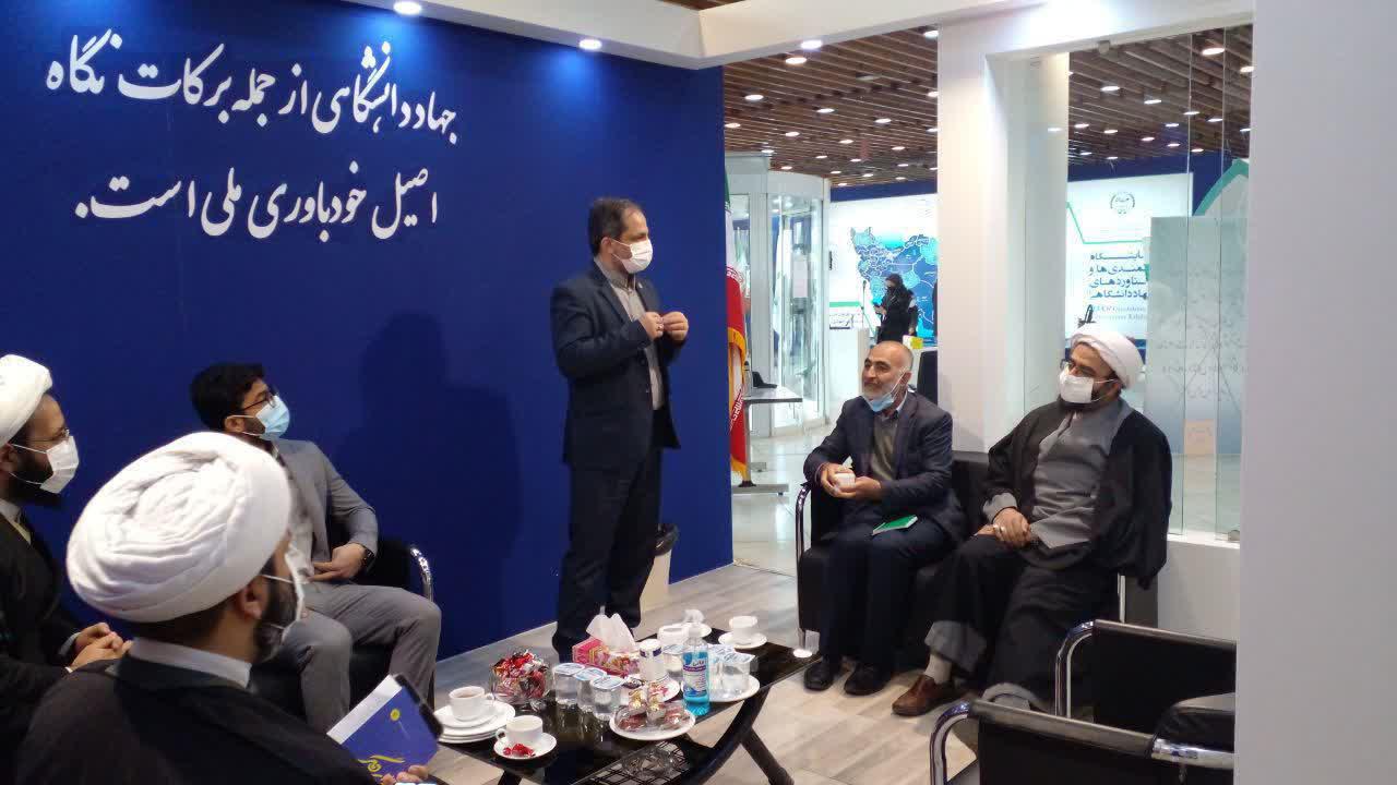 بازدید مدیر حوزه علمیه تهران از نمایشگاه توانمندی‌ها و دستاوردهای جهاددانشگاهی
