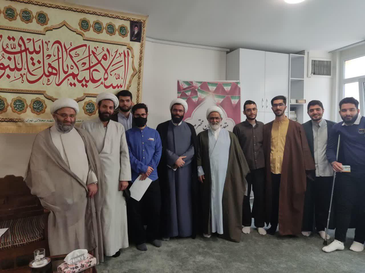 نشست صمیمی با طلاب و تقدیر از طلاب برتر مدرسه باقرالعلوم علیه السلام