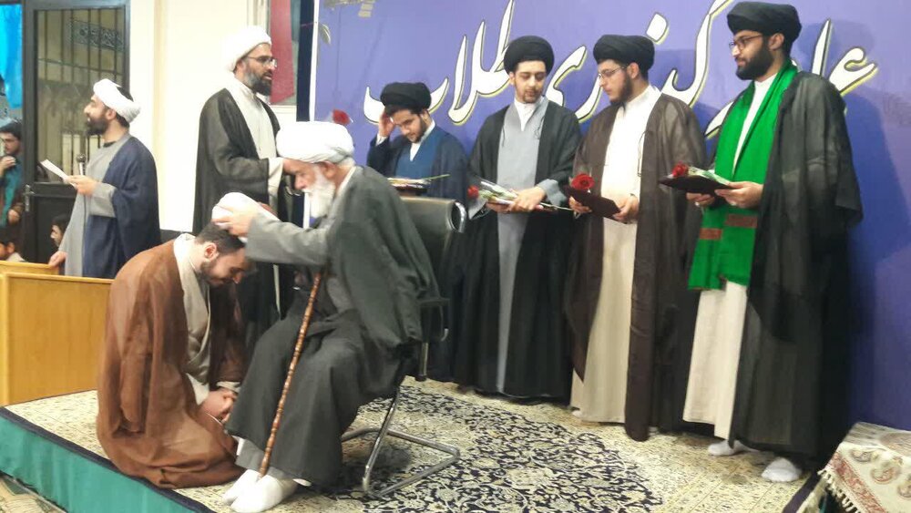 گزارش تصویری مراسم عمامه گذاری طلاب مدرسه علمیه امام رضا علیه السلام