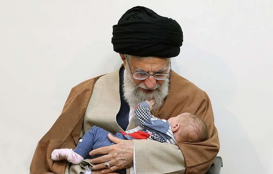پیام رهبر انقلاب اسلامی به فعالان حوزه جمعیت با تأکید بر جوان‌شدن نیروی انسانی کشور