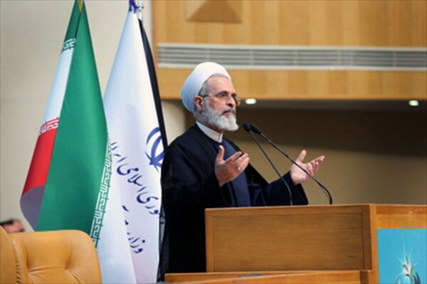 آیت الله اعرافی:حوزه علمیه سهم خواهی در نظام آموزش و پرورش ندارد