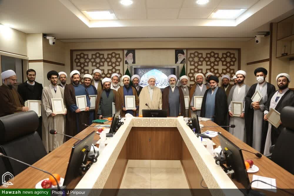 مراسم هفتمین جشنواره مجلات علمی واحد‌های آموزشی حوزه‌های علمیه امروز در سالن مرحوم آیت الله حائری مرکز مدیریت حوزه‌های علمیه در قم برگزار و از نفرات و مجلات برتر تجلیل شد.