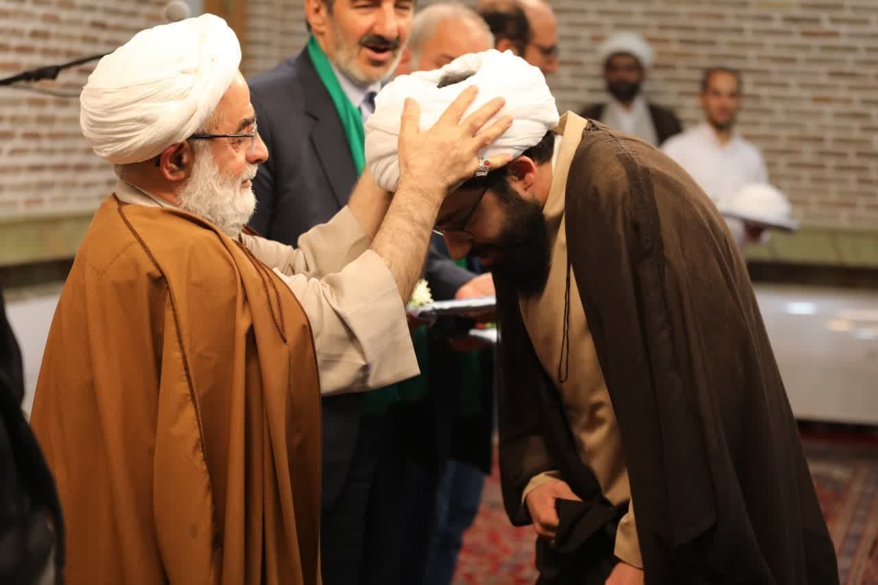  مراسم جشن ولادت حضرت صاحب الامر(عجل الله تعالی فرجه الشریف)و آیین عمامه_گذاری طلاب حوزه علمیه مروی