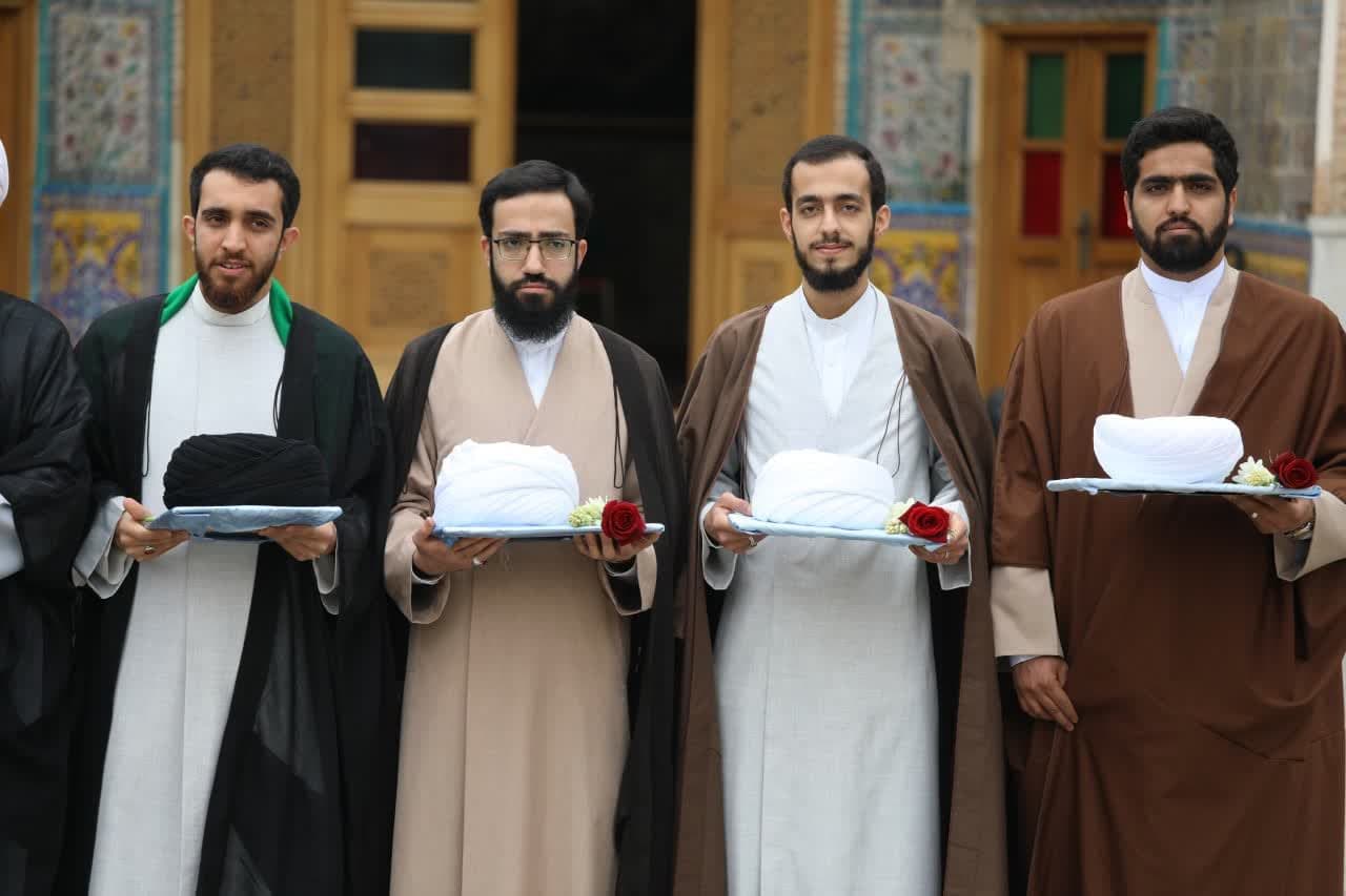 در  ایام ولادت حضرت صاحب الامر (عجل الله تعالی فرجه الشریف) آیین عمامه گذاری و تقدیر از طلاب برتر مدرسه علمیه آیت الله ایروانی(ره)