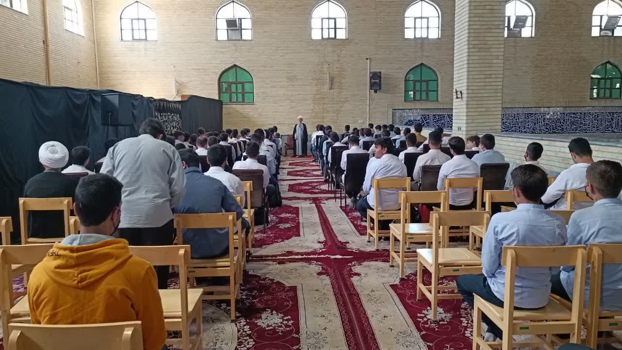  اردوی دیدار و بازدید دانش آموزان اسلامشهری از حوزه علمیه امام صادق علیه‌السلام و آشنایی بامعارف دینی و سبک زندگی طلاب