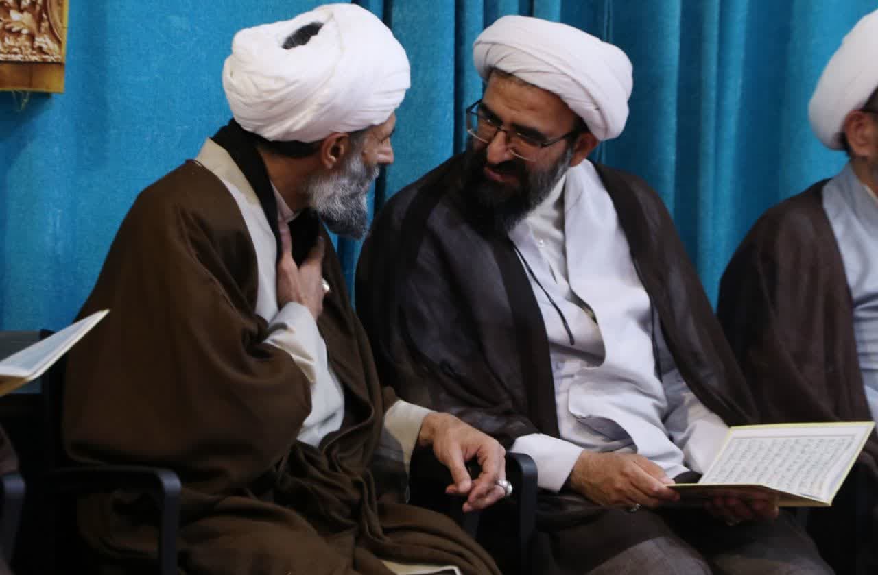 حضور مدیر محترم حوزه علمیه استان تهران در مراسم چهلم طلبه و استاد جهادی