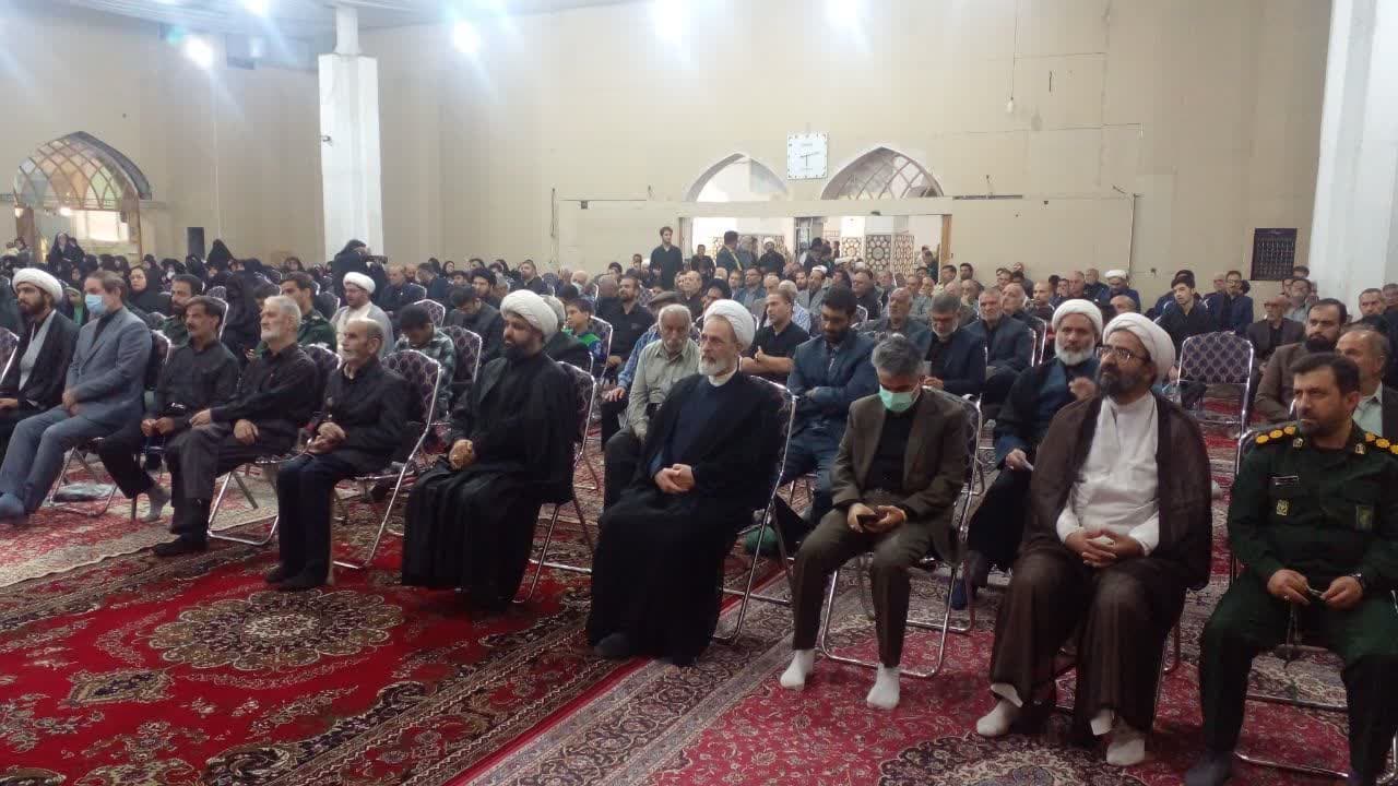 حضور مدیر حوزه های علمیه در یادواره شهداء طلبه وروحانی شهرستان پیشوا