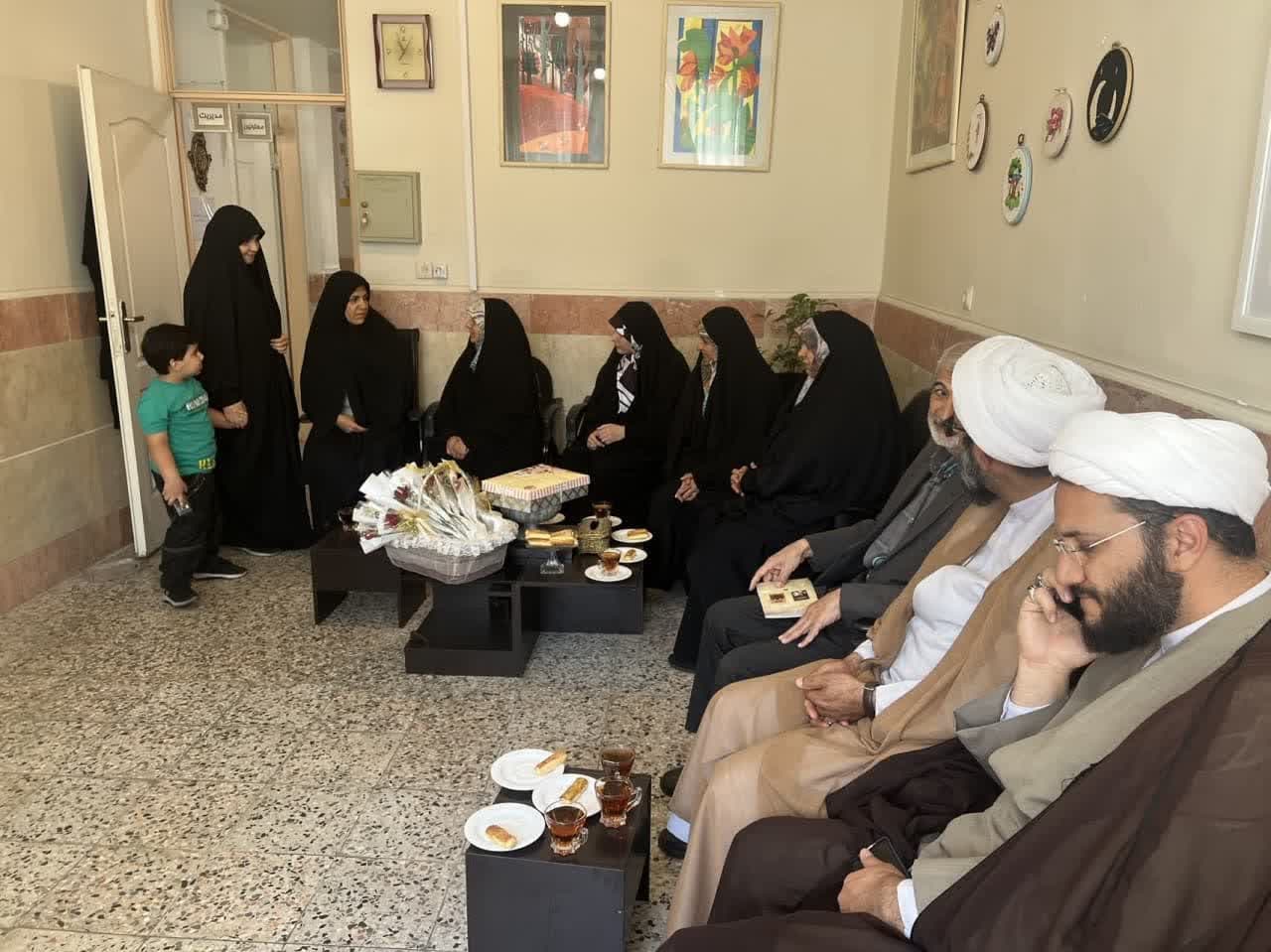 تکریم معلمان به مناسبت روز معلم