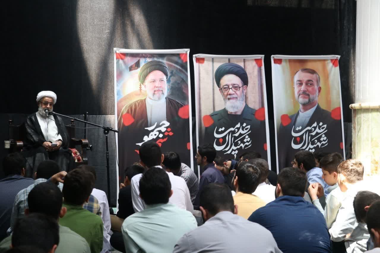  اشک جانسوز طلاب تهران در روز ولادت امام رضا در سوگ شهادت خادم الرضا علیه السلام